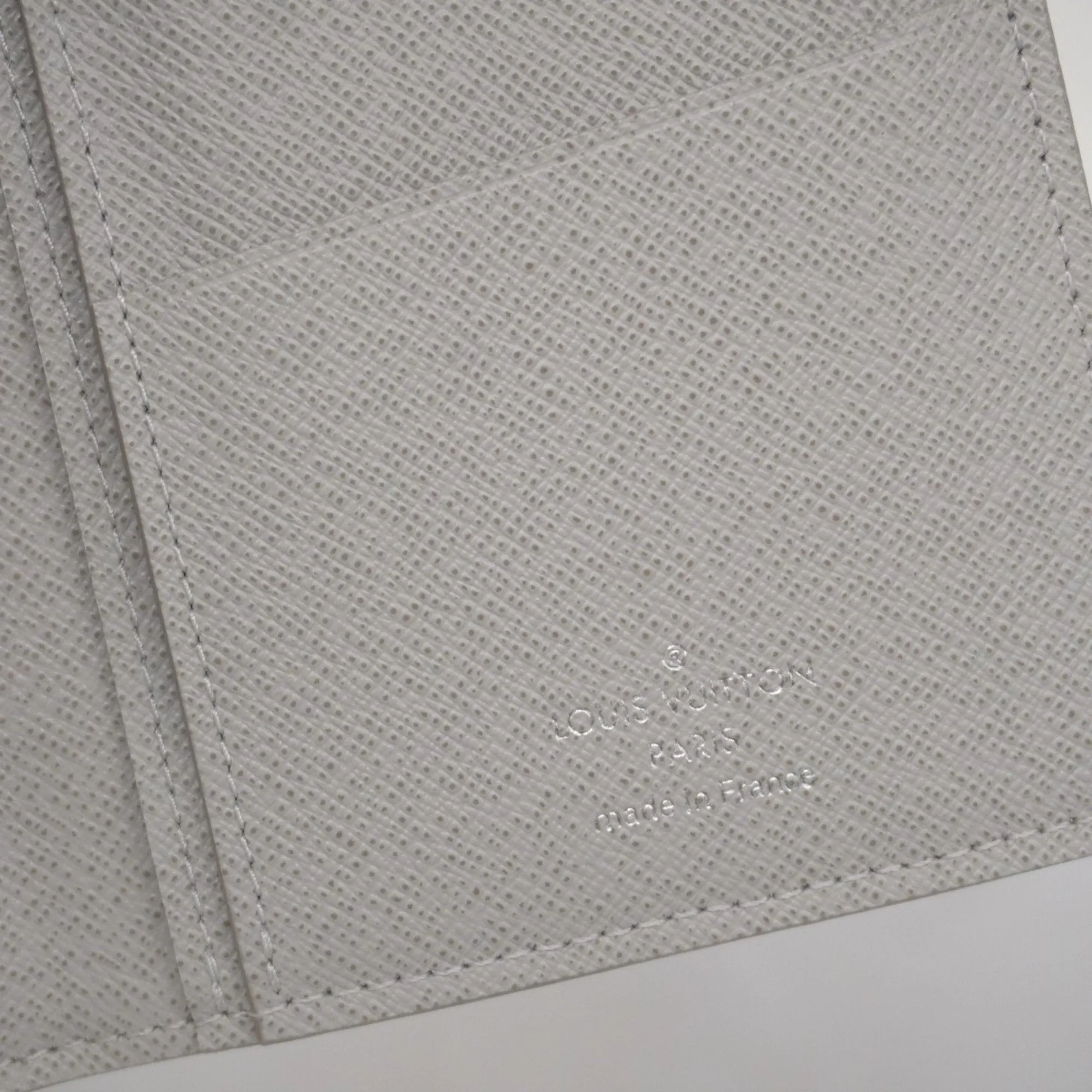Louis Vuitton Blanc Long Wallet (Bi-Fold) (Pre-Owned)