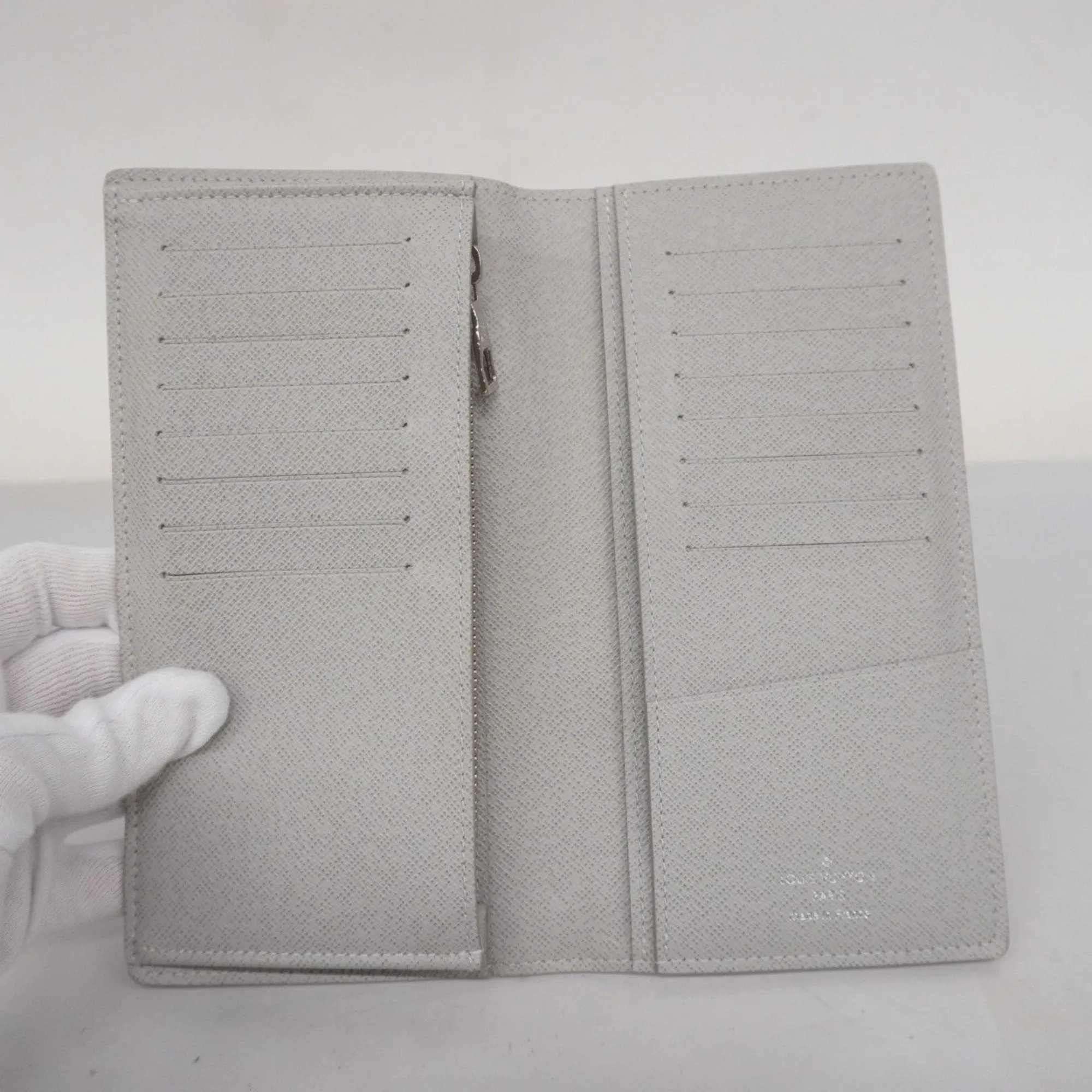 Louis Vuitton Blanc Long Wallet (Bi-Fold) (Pre-Owned)
