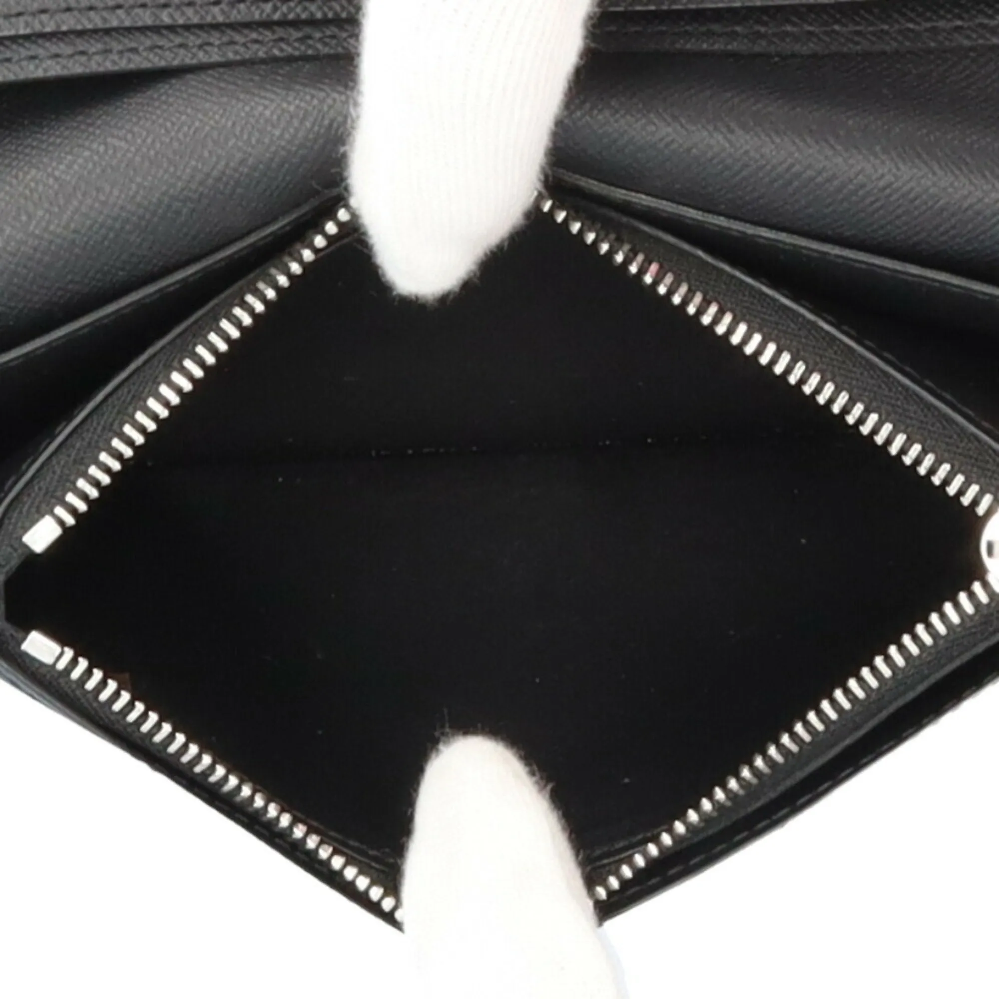 Louis Vuitton Taiga Leather Long Wallet (Bi-Fold) (Pre-Owned)