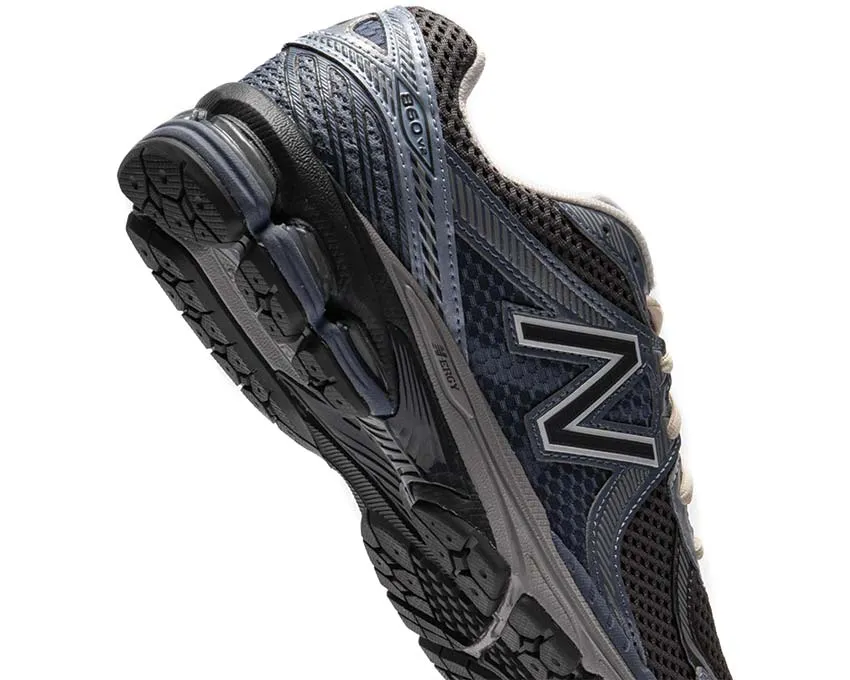 New Balance 860v2
