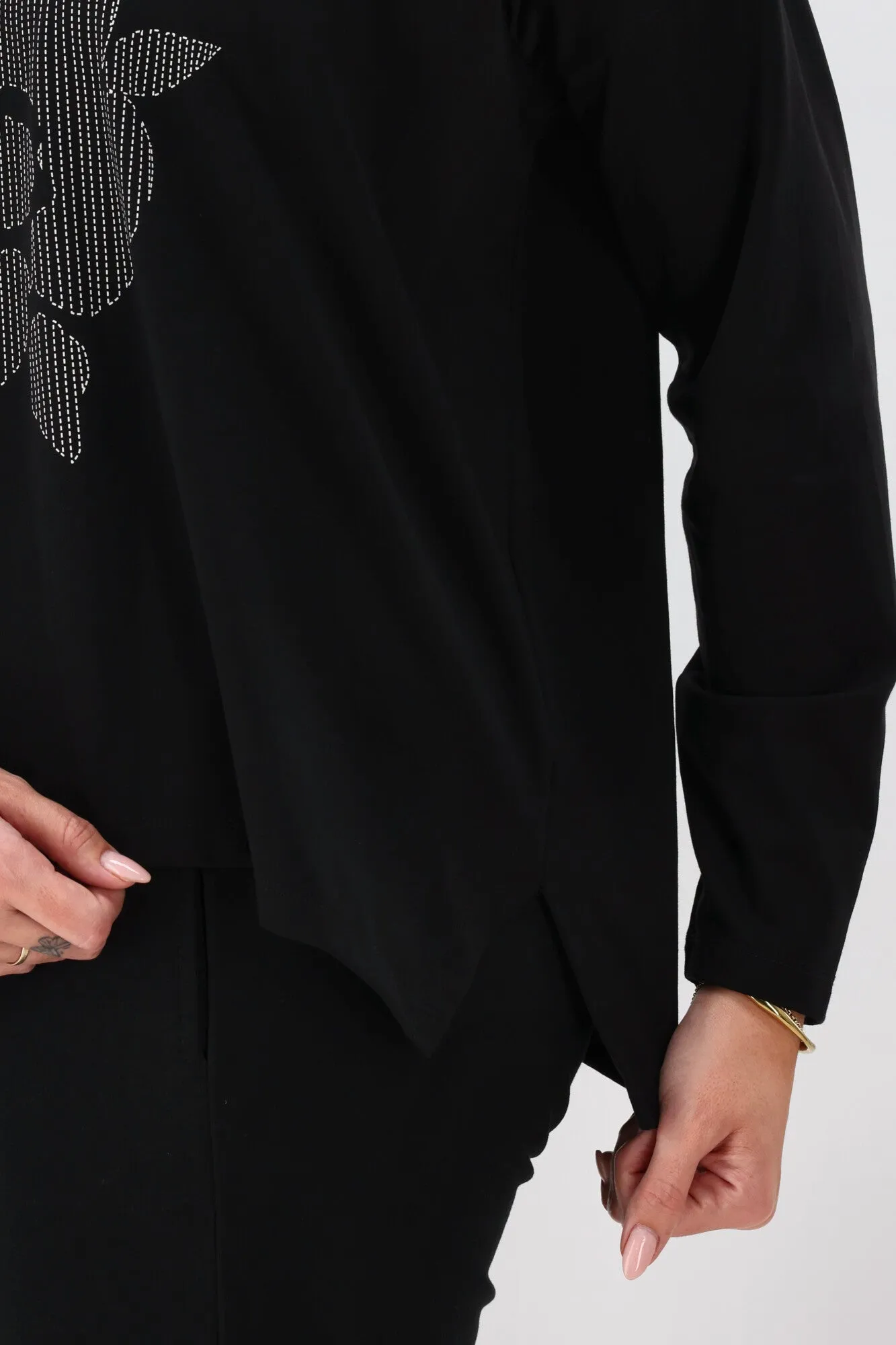 Shine On Label Leith Boxy Oversized V Neck Tee Black
