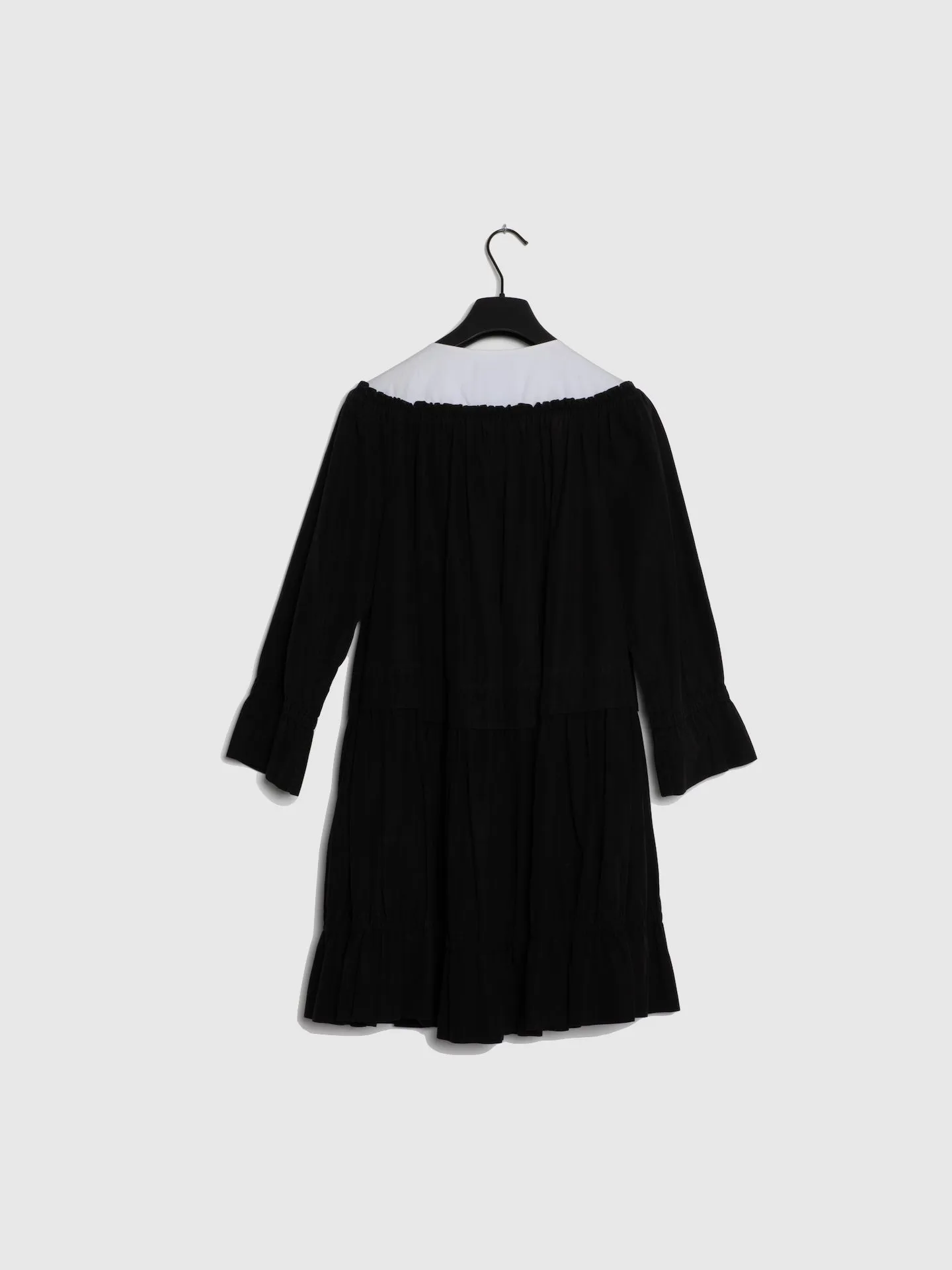 Vestido com Fecho em Preto e Branco