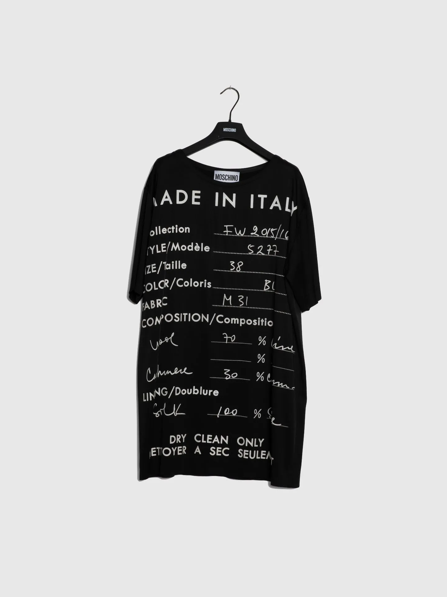 Vestido com Letras em Preto